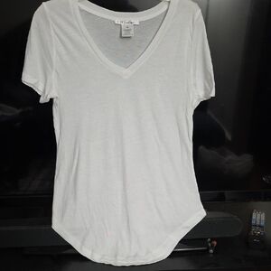 V-Neck White Short Sleeve Tee
